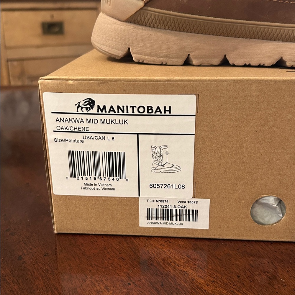 Manitoba women’s mid boot, size 8 - Picture 6 of 6